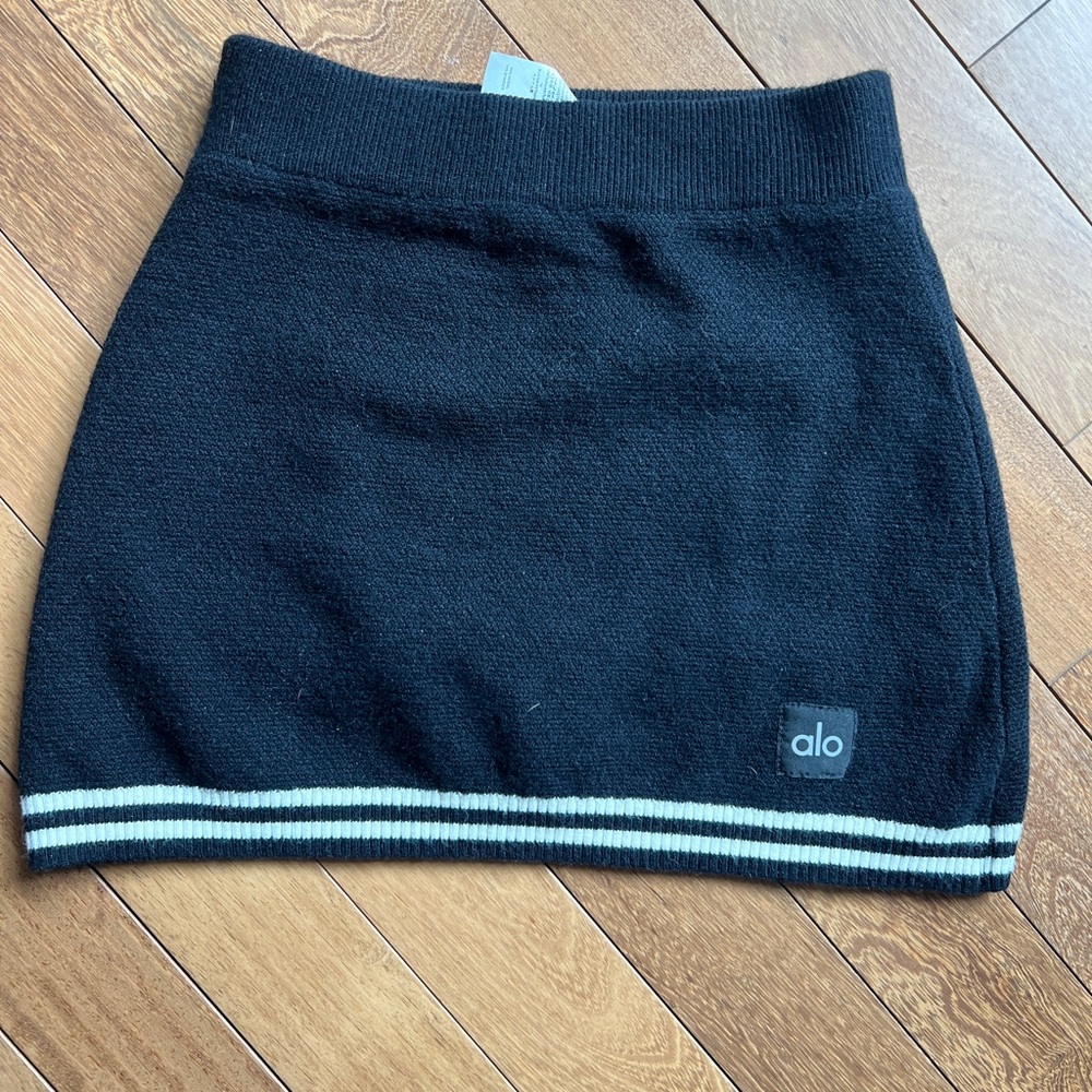 ALO Yoga Tennis Club Sweater Knit Skirt Size Small Black and Ivory